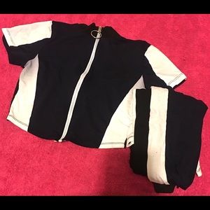White and blue crop top with leggings. (set)